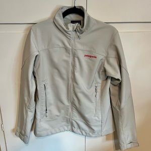 Women’s Patagonia taupe windbreaker size M